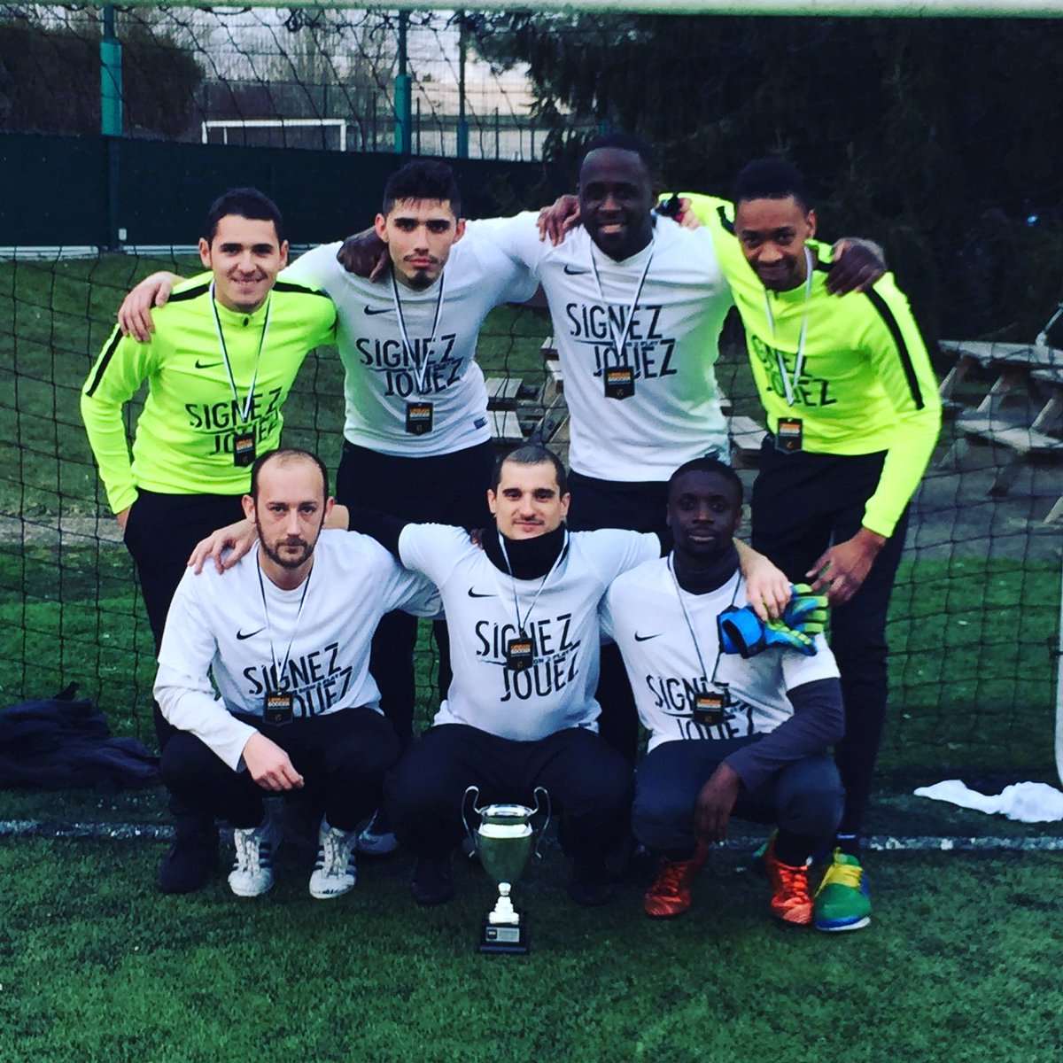 Sign2Play's tweet photo. @Sign2Play  remporte la League des Champions @UrbanSoccerFR sans @piresrobert7  :-) @nikefootfrance @NSHFootball @PlayStationFCFR @POWERADE https://t.co/A4jwcu0N5F
