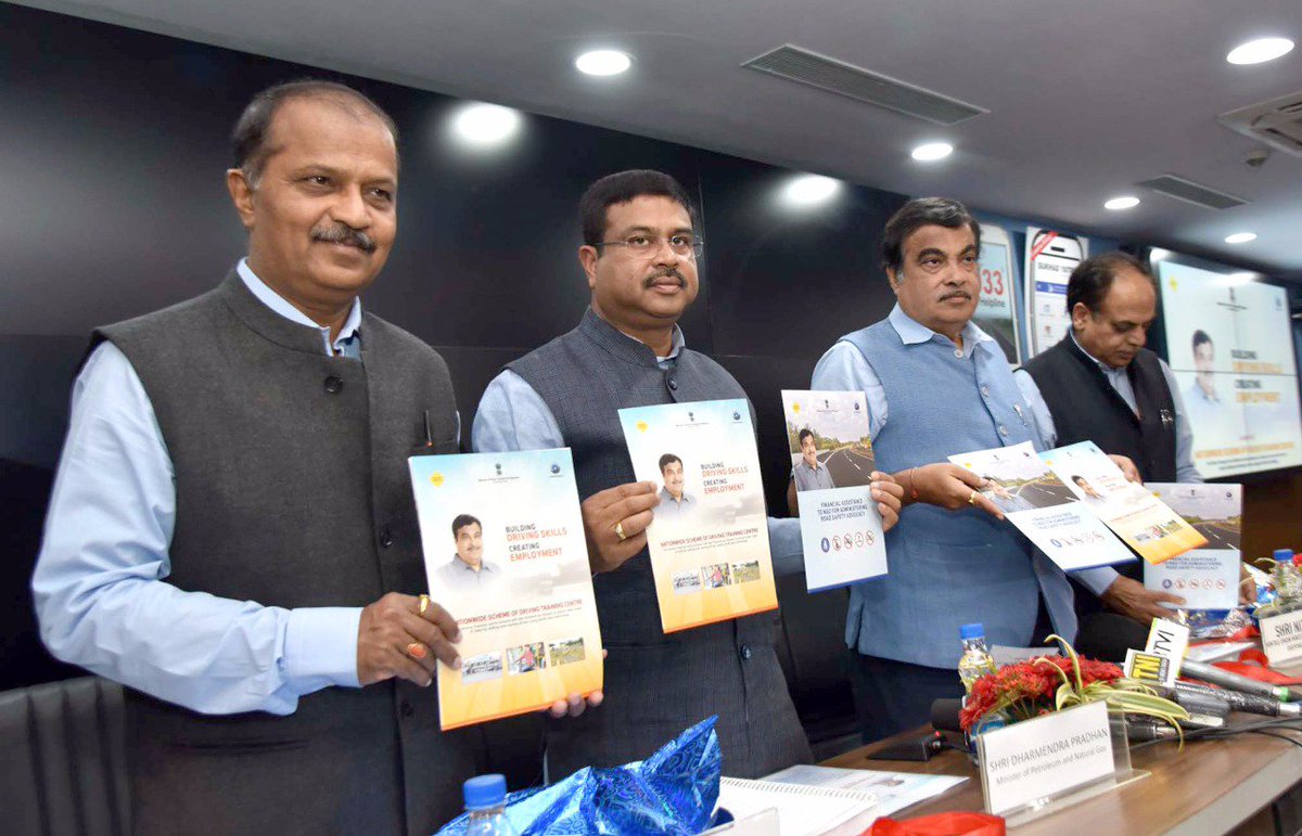 Highwayindia's tweet photo. Honourable Union Minister Shri Nitin Gadkari Ji , Minister of #Road Transport and #Highway, #Shipping, #Ganga Rejuvenation and #River linking, launched an interactive #Mobile App called Sukhad Yatra for #Highway users @nitin_gadkari @MORTHIndia https://t.co/DRt3dtycPD