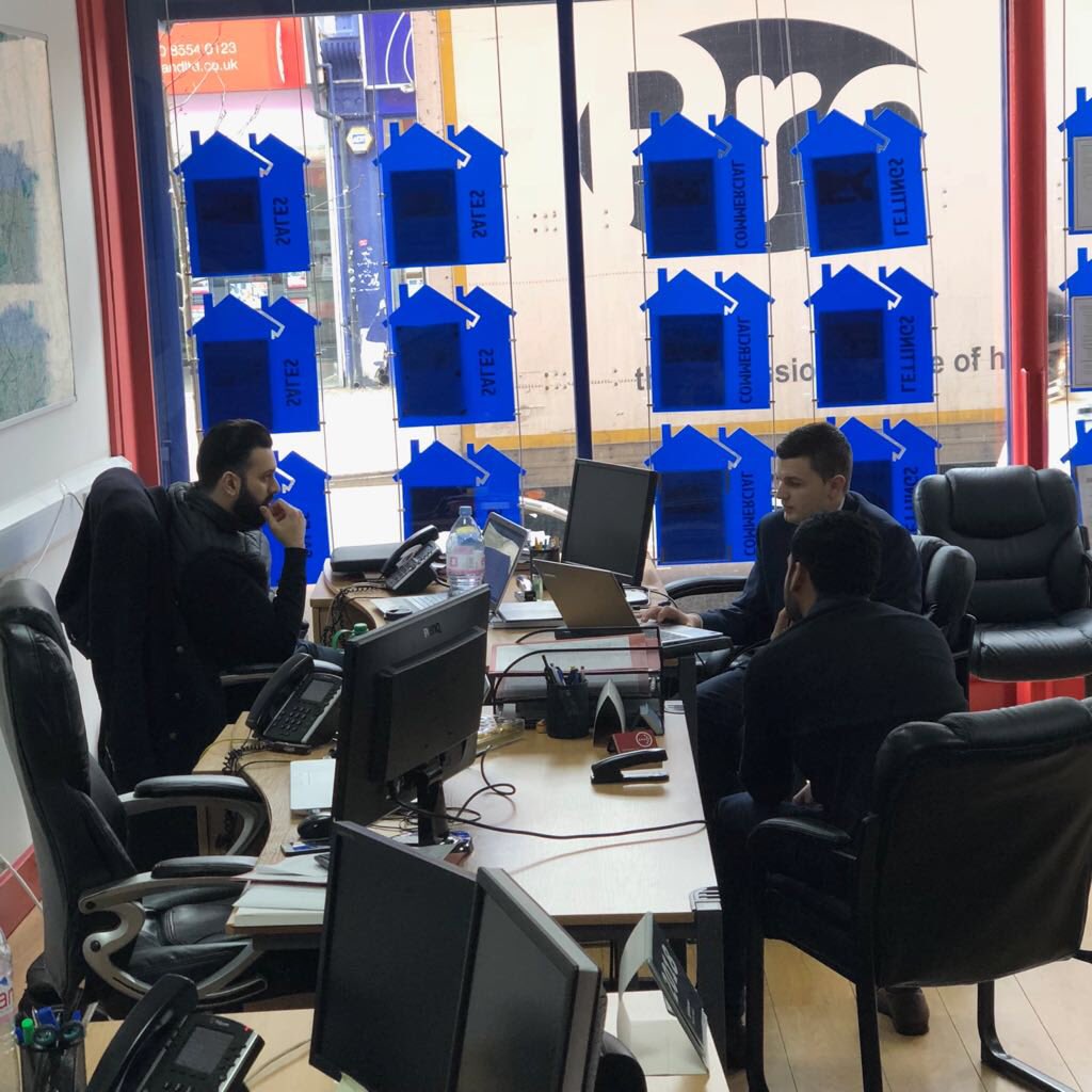 ochomesuk's tweet photo. The #commercialproperty team in deep discussion with one of our finance partners #RoseCapital https://t.co/qdvp7oXpD2