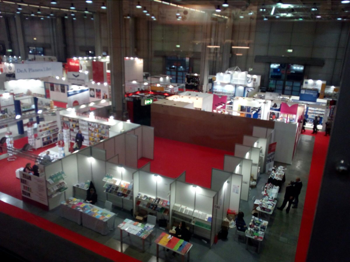 Primo giorno di fiera, a Milano è #tempodilibri. Splendido allestimento e mille eventi da non perdere! 

#cultura #libri #fieramilanocity #editori #books #publishing #milano