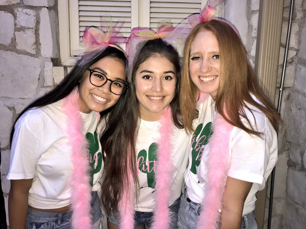 Check out my blog and read more about my family in Chi Omega!! lnguyen399167624.wordpress.com/2018/03/08/sis…