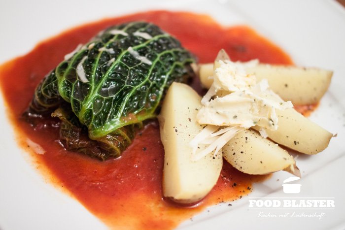 FoodBlaster's tweet image. Wie findet ihr meine neueste Kreation? Das sind Wirsingrouladen mit Saibling und Pellkartoffeln. foodblaster.com/wirsingroulade…
#foodie #kochen #lecker #foodblogger #gesund