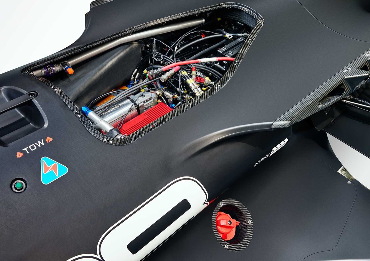 DanielSimonCom's tweet image. ‘Under the hood’ of #robocar test chassis, steering and braking hydraulics, cooling ducts. Full carbon chassis. @roborace