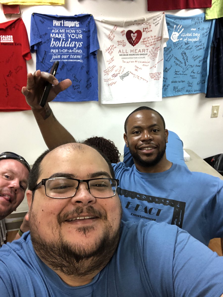 TonyReyesFl's tweet photo. Team E-PACT  getting out and helping the community with Feeding South Florida!!! https://t.co/a8wdOVBOLo