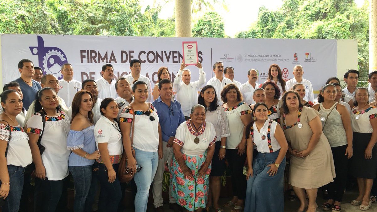 ArtesaniasdeTab's tweet photo. La Foto con integrantes de INTEGRAT, el Secretario de la @SDET_Tab Mtro. @WilverMendezM la Directora General del #IFAT @kpinedar el Director de la @OCV_Tabasco Jorge Lerma y autoridades del Instituto Tecnológico Superior de Comalcalco y autoridades del municipio. https://t.co/0mFTTXOBXb