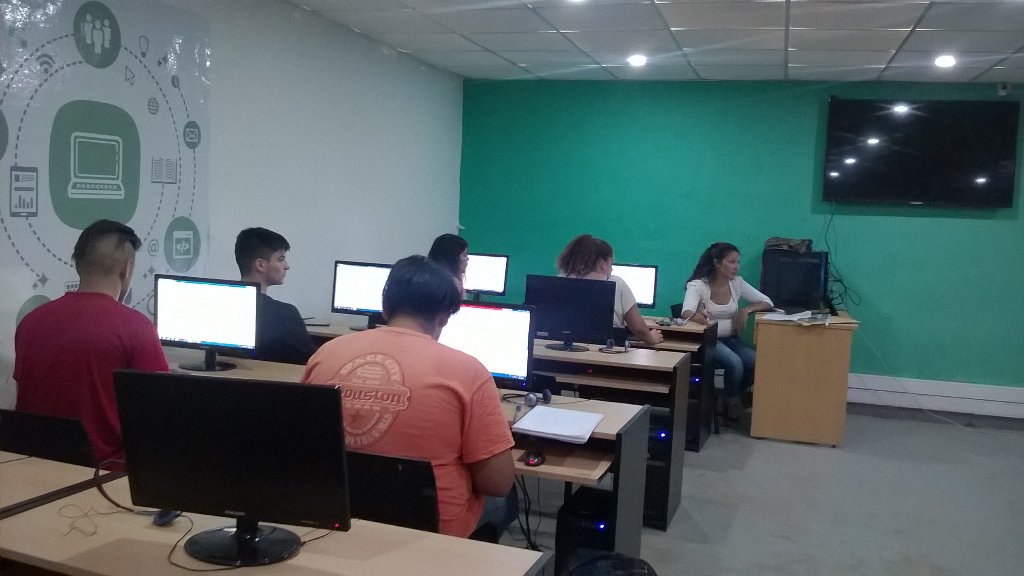 Punto_Dig_Perga's tweet photo. #Ahora Primer clase del curso de Programador de PC en @Punto _Dig_Perga @MuniPergamino @MarisolMollo https://t.co/NEecwuMsQG