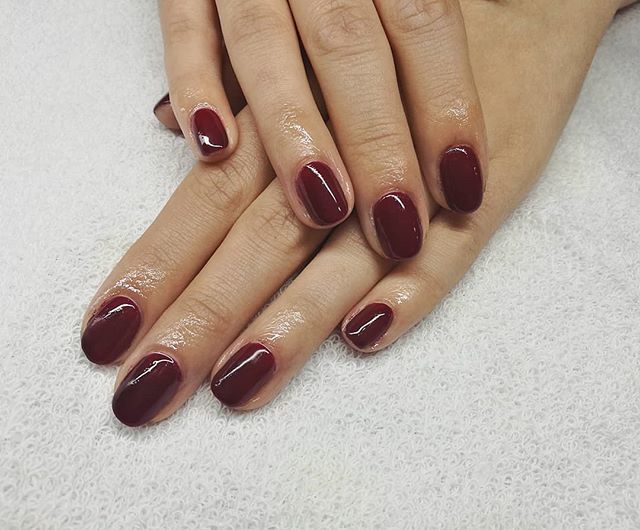 Manicura semipermanente ORLY.
#manicura #manicuraorly #orlyfx #orly #manicuravegana #nails #shine #shinenails #nailsalonbarcelona #lifestyle #manicure #manicurasemipermanente #barcelona #beauty #vegano #manicuravegana #revivenailbeauty #red #rednails ift.tt/2oR5Abq