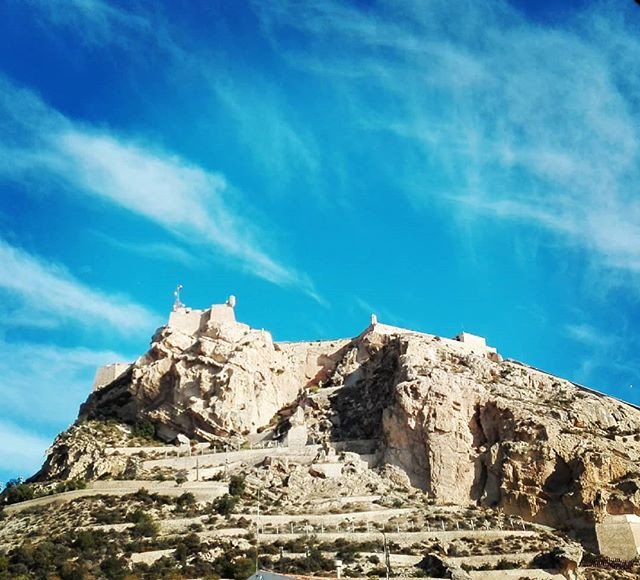 PaulRoseJr's tweet photo. Reposting @globoviajero: - via @Crowdfire 
#alicante #alicantegram #castillo #castilloalicante #placetosee #lovespain #spain #spainlife #spaintravel #wintersun #south #welcomesun #tourism #trip #travelmode #holidayfun #holidaymood #travelblogger #photography #photooftheday https://t.co/BSPjjRDZFw
