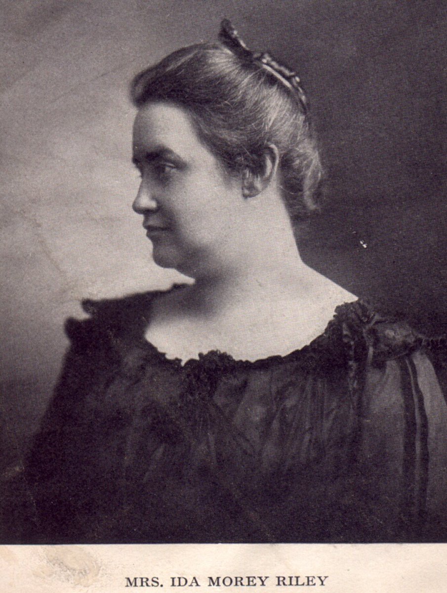CCCArchives's tweet photo. For #TBT and International Women's Day, so we're celebrating our founders, Mary Ann Blood and Ida Morey Riley. Blood attended Framington State University and Emerson College, through which she met Riley before the two established the Columbia School of Oratory in Chicago, 1890. https://t.co/nxgqluIixg