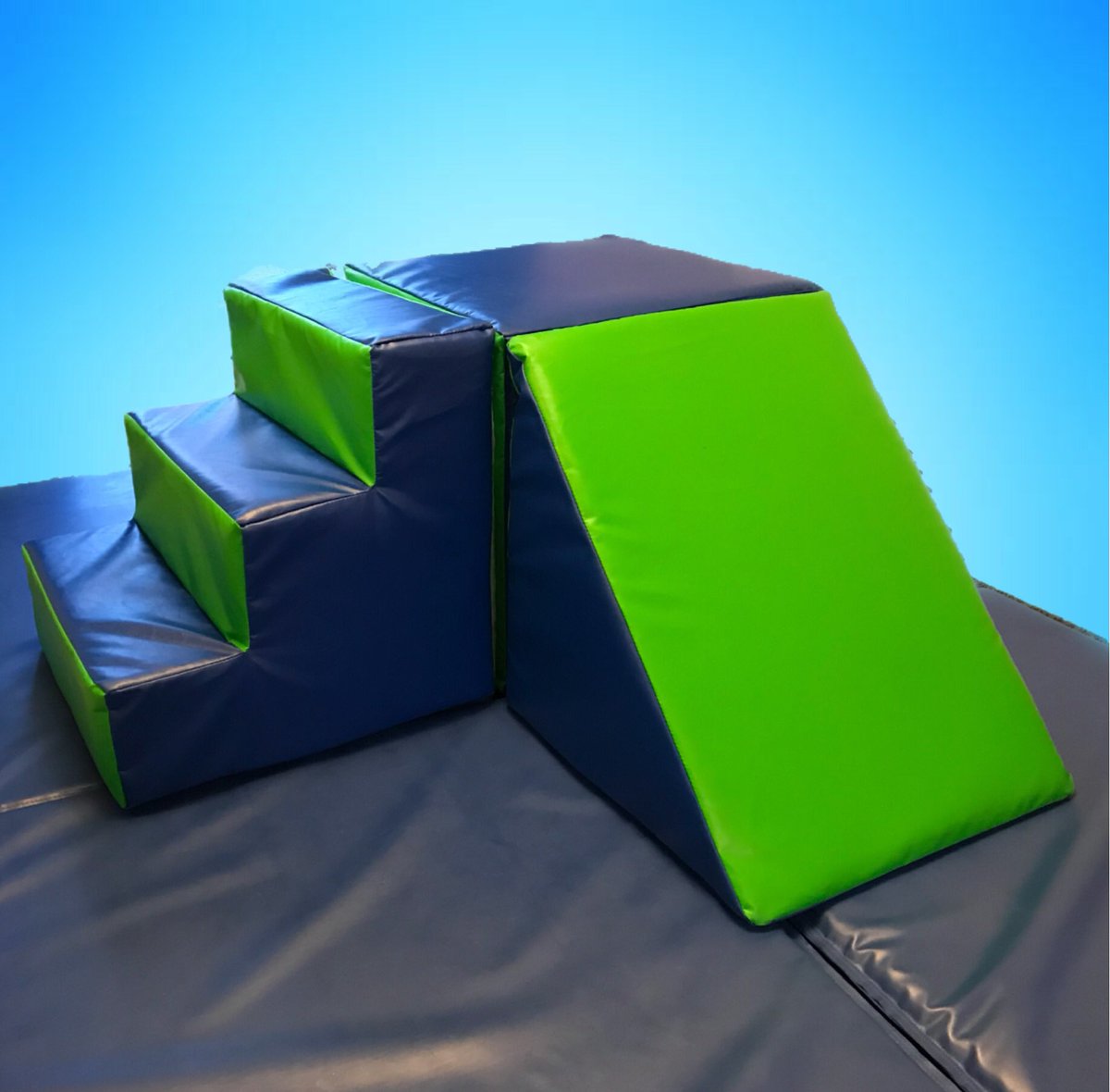 Our Brand new super softplay slide!! Ready to be added to all our softplay packages. Coming soon in pink &amp; purple. #softplay #partytime #bouncycastle #bouncycastlehire #dmforinfo #dmfordetails