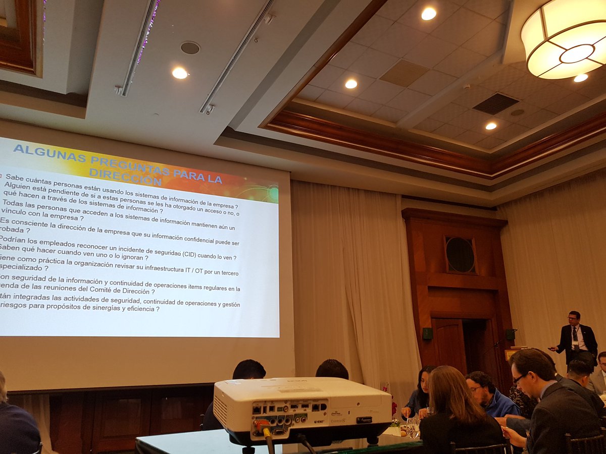 Itahora's tweet photo. Carlos Villamizar, gerente @global_suite habla sobre lo que debería preguntarse los gerentes y la dirección de las empresas en el #ISACAFULLDAYec @isacaEC https://t.co/ZcnOKAokix