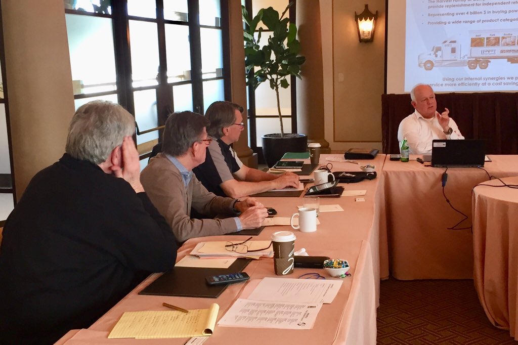 CoreyRosenbusch's tweet photo. Bob Yudovin of Harvest Food speaks to @gccaorg chairmen’s council regarding trends in food distribution. Harvest Food Distributors ship 35 million pounds of protein per week and more than 25,000 SKUs https://t.co/UUcGFGlOwH