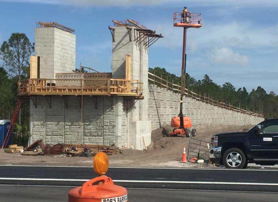 MyFDOT_SEFL's tweet photo. #FDOTatWork - Central Railroad Corridor Greenway #CRCG Pedestrian Overpass in #IndianRiverCounty is taking shape. The overpass runs from west of I-95 to the #NorthCountyRegionalPark. Completion is expected Spring 2018. https://t.co/kxWoYBYM03