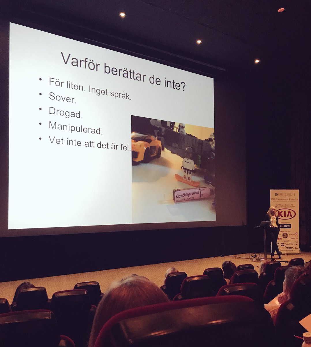 Mycket givande föreläsningar om sexuellt våld mot barn, grooming och barn på sociala media @stenkulaskolan #säkravarjeunge