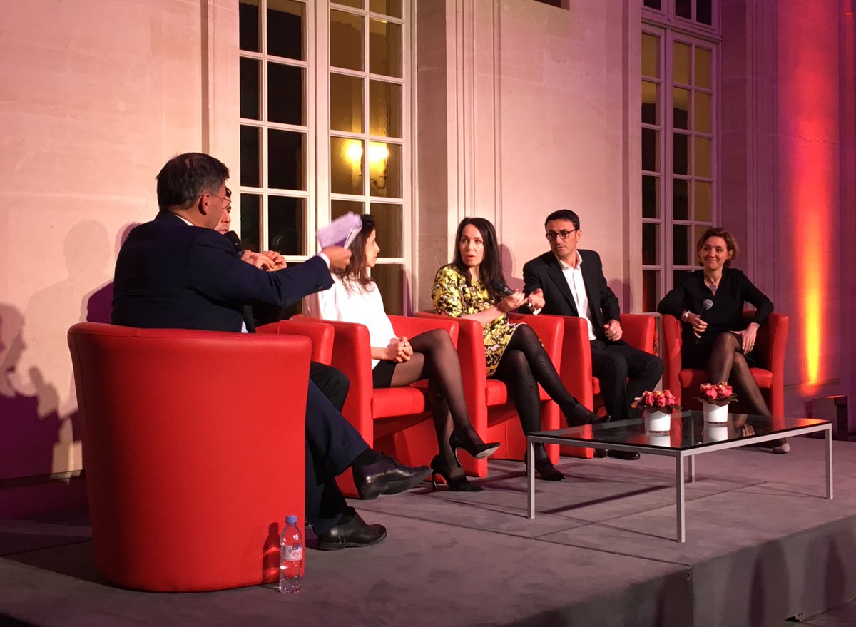 atpommel's tweet photo. Le monde économique s’engage champions @HeForShe : @BNPParibas prend 2 engagements 1️⃣ soutenir des femmes entrepreneures #greenbusiness 2️⃣ favoriser la mixité dans la RH et Global Market au sein de l’entreprise 👏 https://t.co/L7TH53NlQU