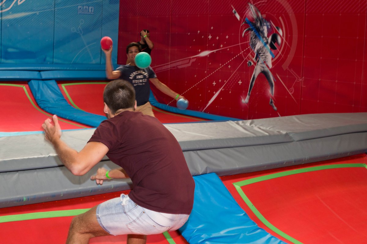 Para qué esquivar, si podés saltar ☄️ En este #Dodgeball la acción nunca acaba 😜

#RushArgentina #DiversiónSinLímites #CamasElásticas #TrampolinePark #Pilar