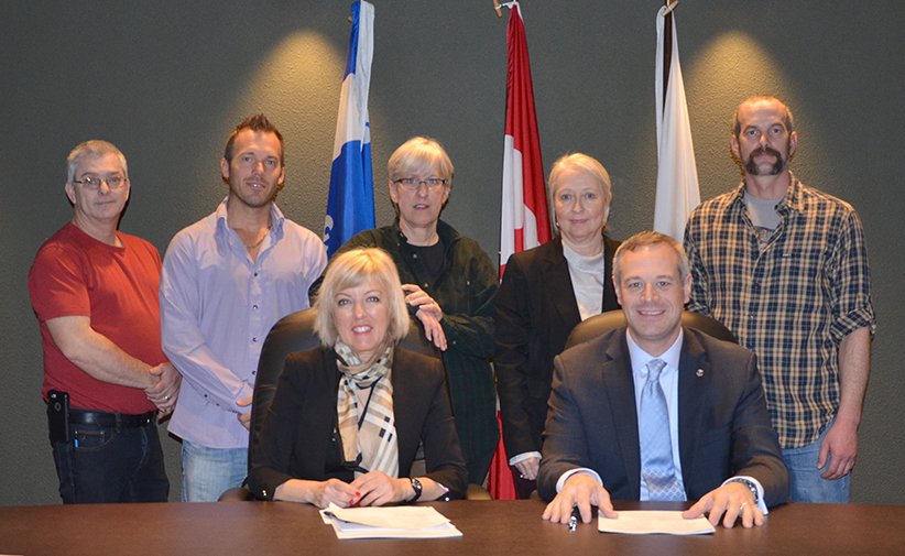 Signature de la nouvelle convention collective à la Ville de Dollard-des-Ormeaux. Le 1er février 2018, les Cols bleus de Dollard-des-Ormeaux ont accepté à 82,5 % l’entente de principe intervenue entre le 301 et la ville de DDO d’une durée de 8 ans. bit.ly/2Fz4Y3A