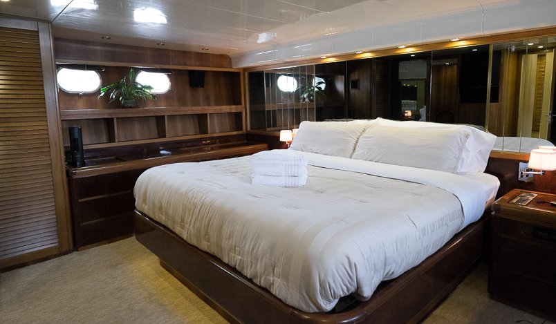 The #EverestYachtCharters #LuxuryYacht is beautiful both inside and out, with attention to detail everywhere you look. Visit our website for more information on how to charter our #yacht and create memories that last a lifetime.