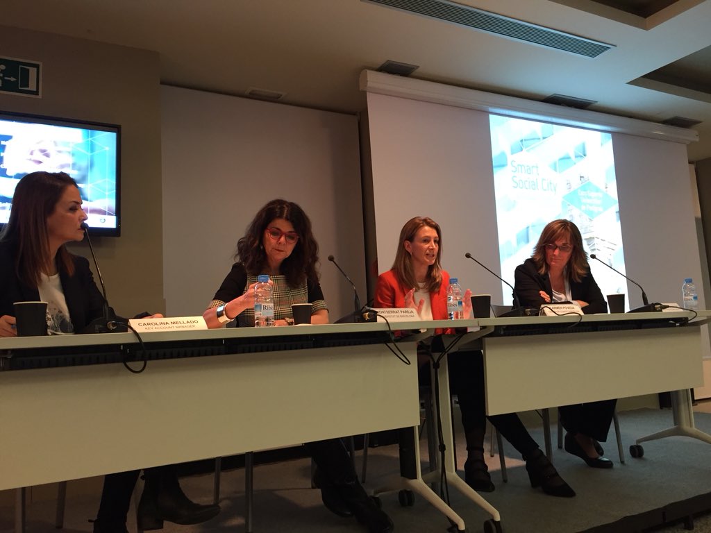 Detrás de toda innovación las mujeres han de ser las que lideren esa transformación digital para que la transformación sea realmente social. Algo que históricamente ha sido así. #lhinnovaciosocial #SmartScity