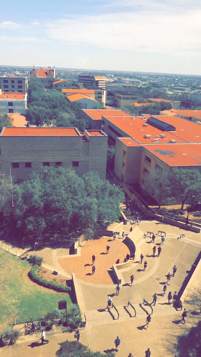 txstbobcatpr's tweet photo. Can’t beat the 5th floor view from Alkek, can you? #txstbpr https://t.co/7x4feTiaS1