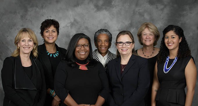 ComercioCO's tweet image. Programa del @AdamsCountyEC  con el Distrito Escolar #Adams14 #certifica a estudiantes de high school para trabajar en #sectorbancario @efirstbank ow.ly/JTfb30iOHka