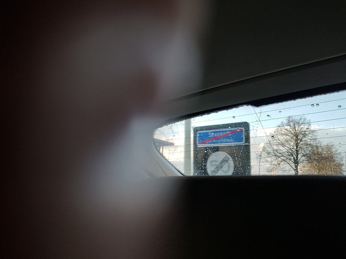 WeermanRoel's tweet image. Prachtige buienluchten vanavond vanuit de auto, vond ook mijn zoon. Een foto maken viel echter niet mee :-) #zovaderzozoon
