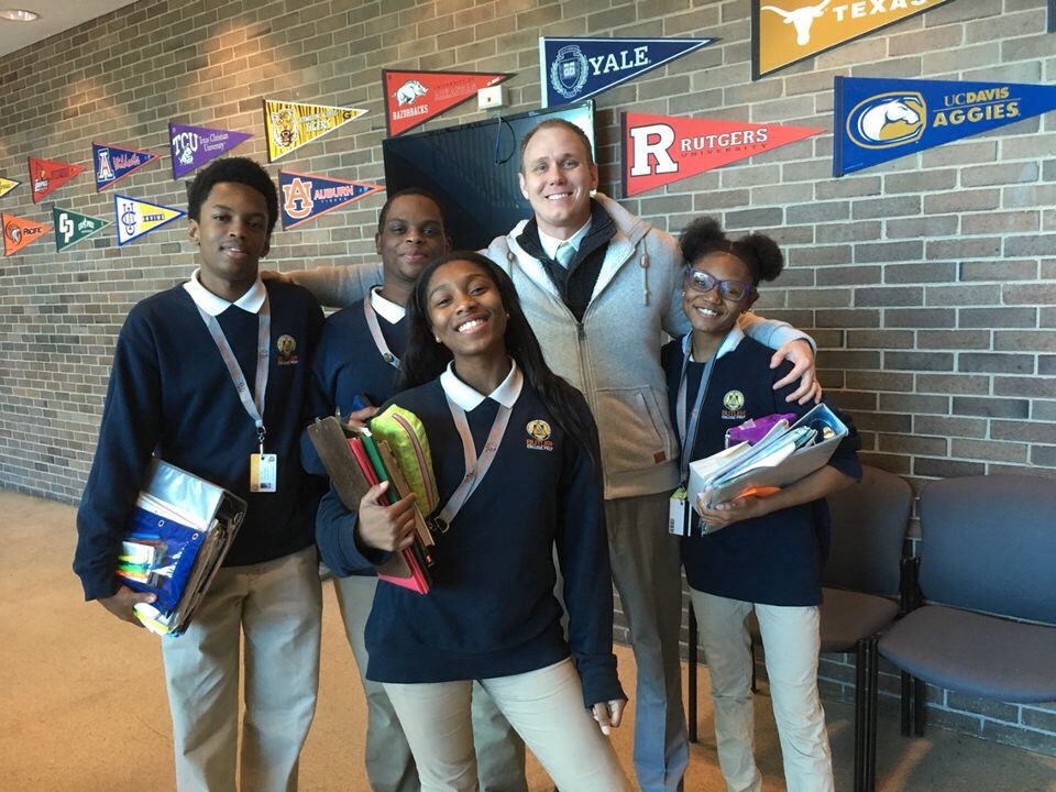 BeNobleGCMS's tweet photo. Our principal spent some time @BeNobleButler yesterday and got to see some of our alum! #benoble #noblefamily #catamountforlife #TBT https://t.co/CZj3BCz2tv