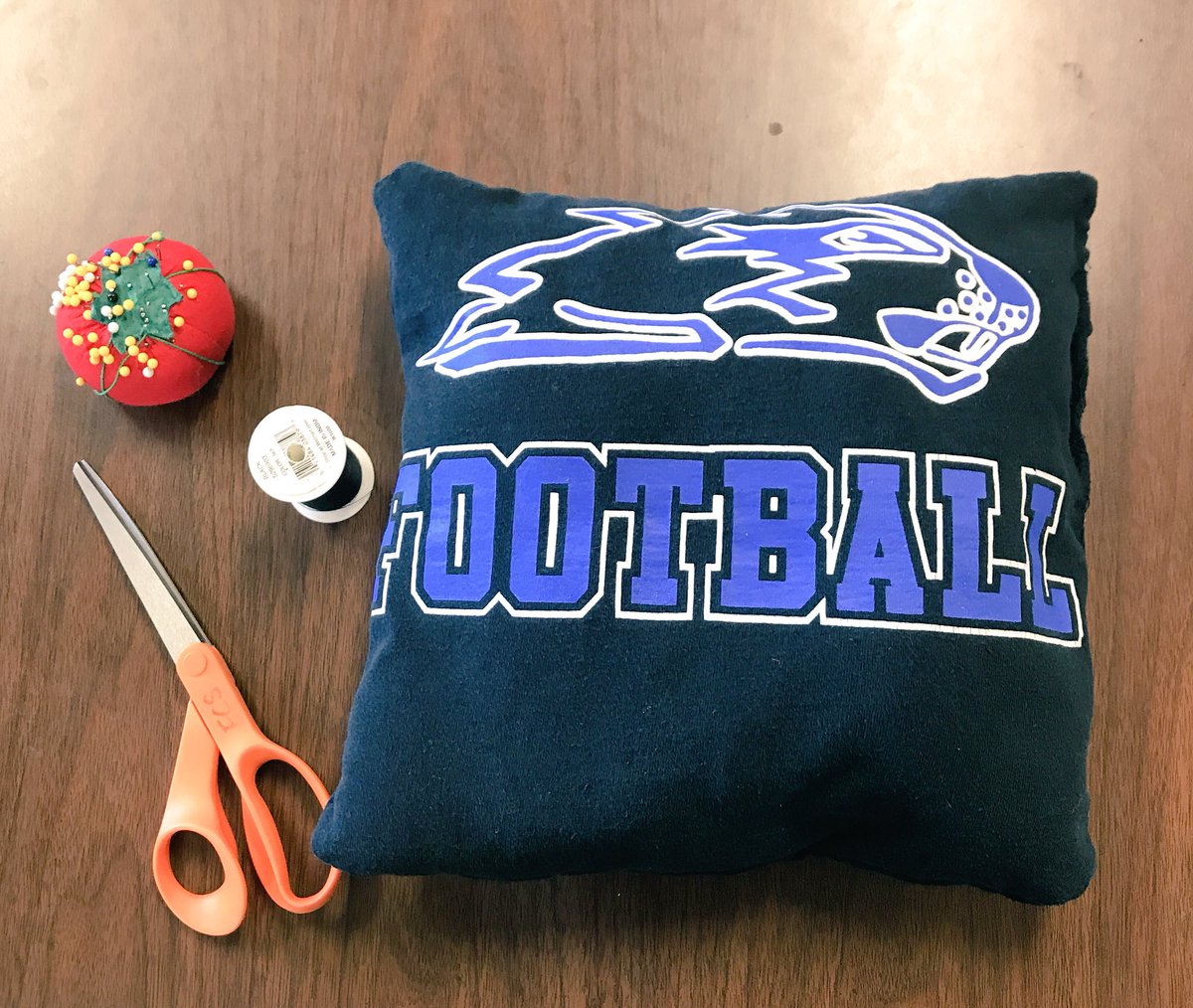 MissBentley_'s tweet photo. Seventh graders finished their T-shirt pillows today!! #FCS https://t.co/1sXq3IMmiD