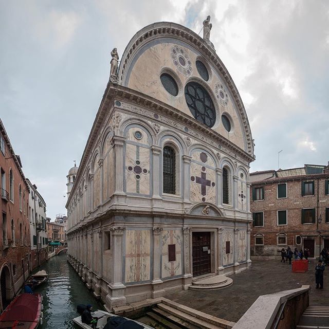 vladlet's tweet photo. #italy #venice #venezia #church #santamaria #miracoli #architecture #view ⛪️ https://t.co/7gIVZS7b2D https://t.co/PRJIeIQcb3