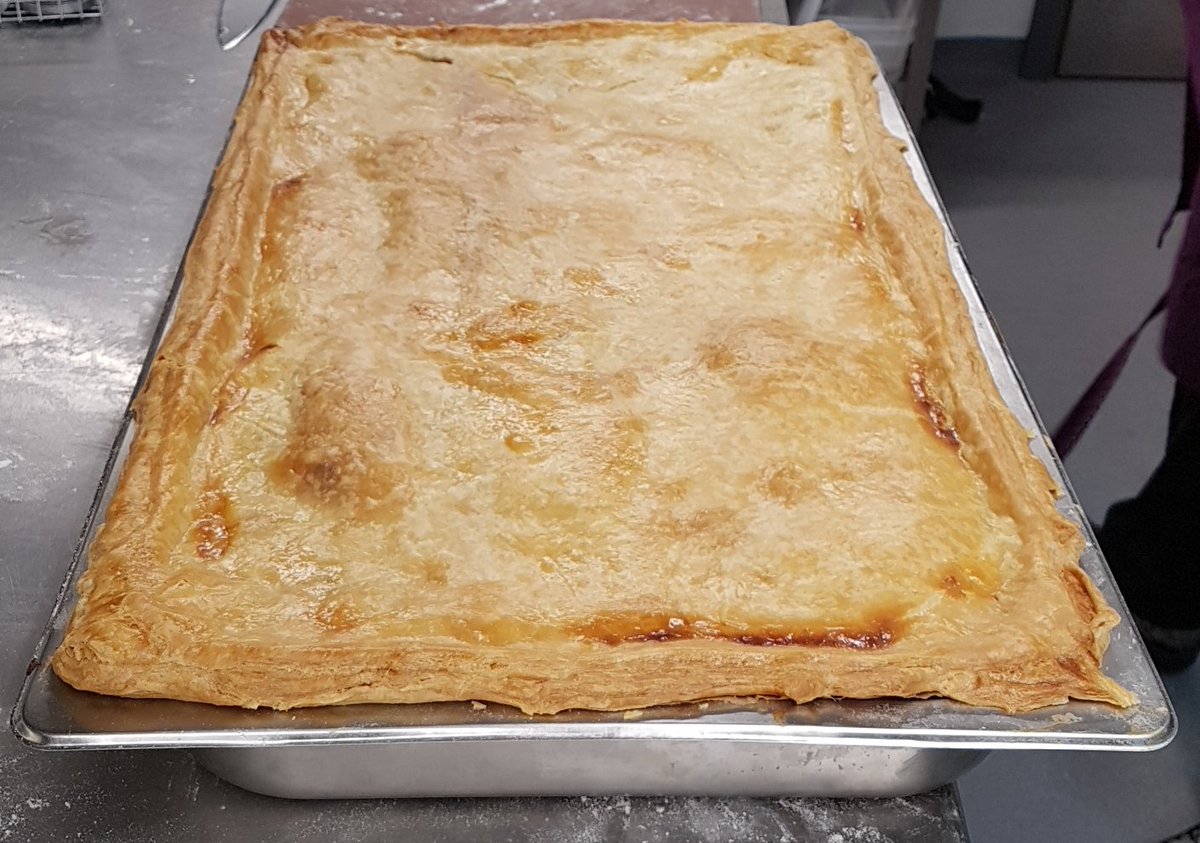 georgian_stcktn's tweet photo. This monster Mushroom, Thyme &amp; Potato creation is our veggie contribution to #NationalPieWeek. 

Serving up on Friday and Saturday between noon and 2.00pm. Only £4.95 per portion - with mash and peas.

#stocktonontees #georgiankitchen https://t.co/jqNTn4rL0f