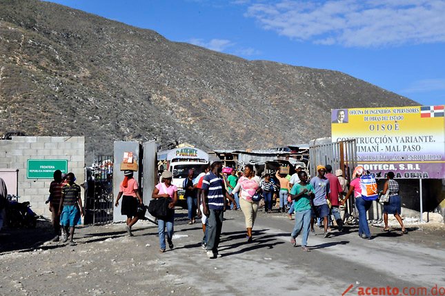TuopinasCDN's tweet photo. ¿Cree que disminuirá  el flujo migratorio hacia RD con el despliegue militar apostado desde hoy en la frontera?
 Recibimos tus comentarios  y llamadas en el interactivo #TuOpinasCDN a las 3pm por https://t.co/MOGKLyoq0I
@Asheleey_26
@FelixcanderS
@gustavoc018 https://t.co/8CMhCI9tno