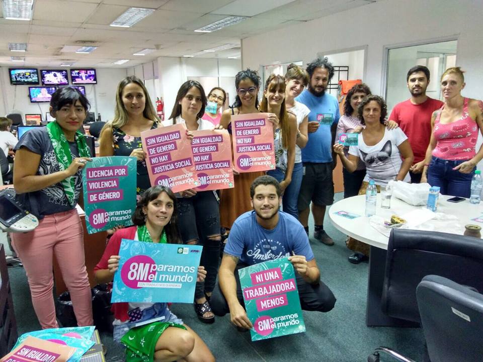 ATECapitalOk's tweet photo. #AHORA #8M Con asambleas, ruidazos, volanteadas, charlas de formación y cortes de calles, las compañeras de ATE se hacen escuchar en todos los sectores de trabajo. #NiUnaTrabajadoraMenos #ElSindicalismoEsConNosotras  #NosotrasParamos https://t.co/utuVUfyILg