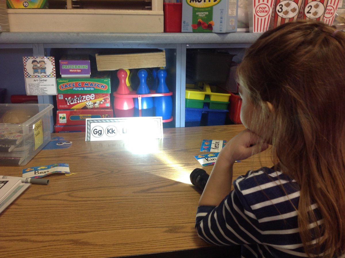 MrsPearson18's tweet photo. Highlight the letter that makes this sound! @FSHE_PLC #checkforunderstanding #PrettyInPreK https://t.co/QjhwYrY8lN