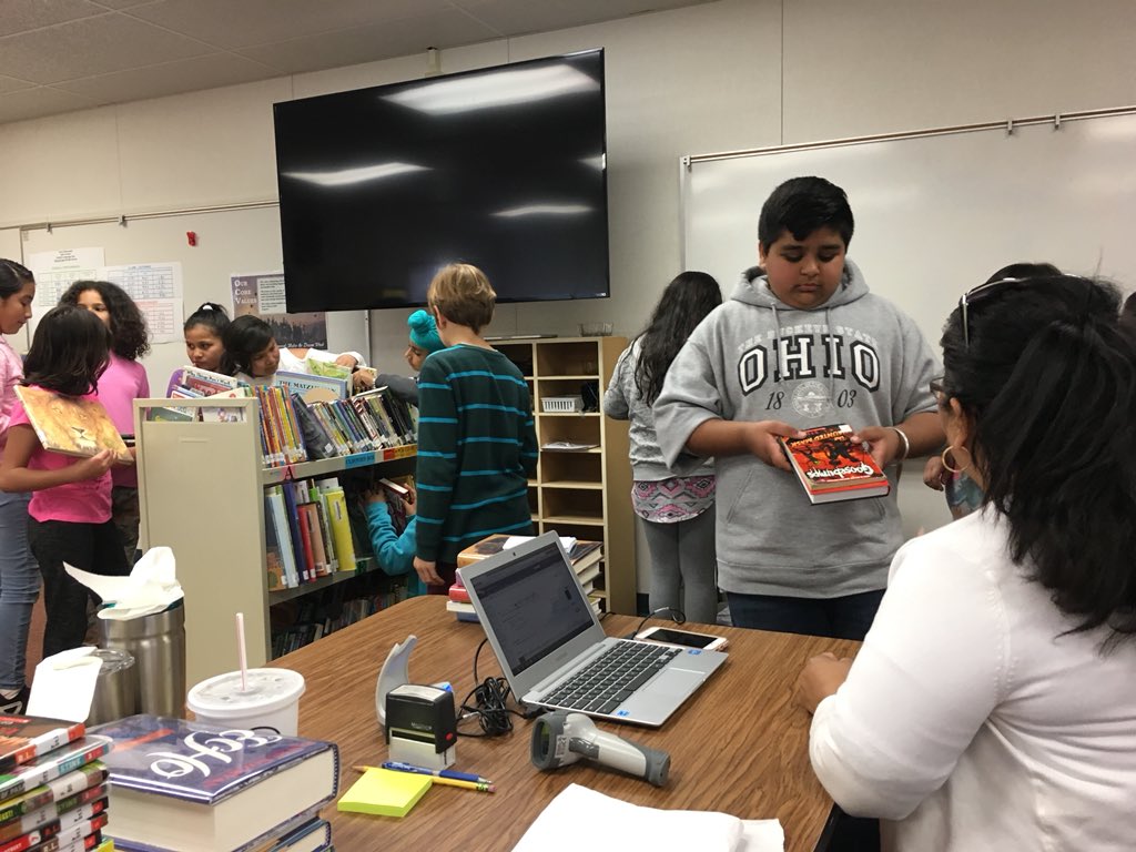 JQWTeacher's tweet image. Superstar #LibraryTechnician @feliciago4 makes it work. Getting books into the hands of kids even when they close our library for two weeks to administer tests. Turned the staff room into a mobile library spot. @selmalibraries @SelmaUSD @SUSDsup