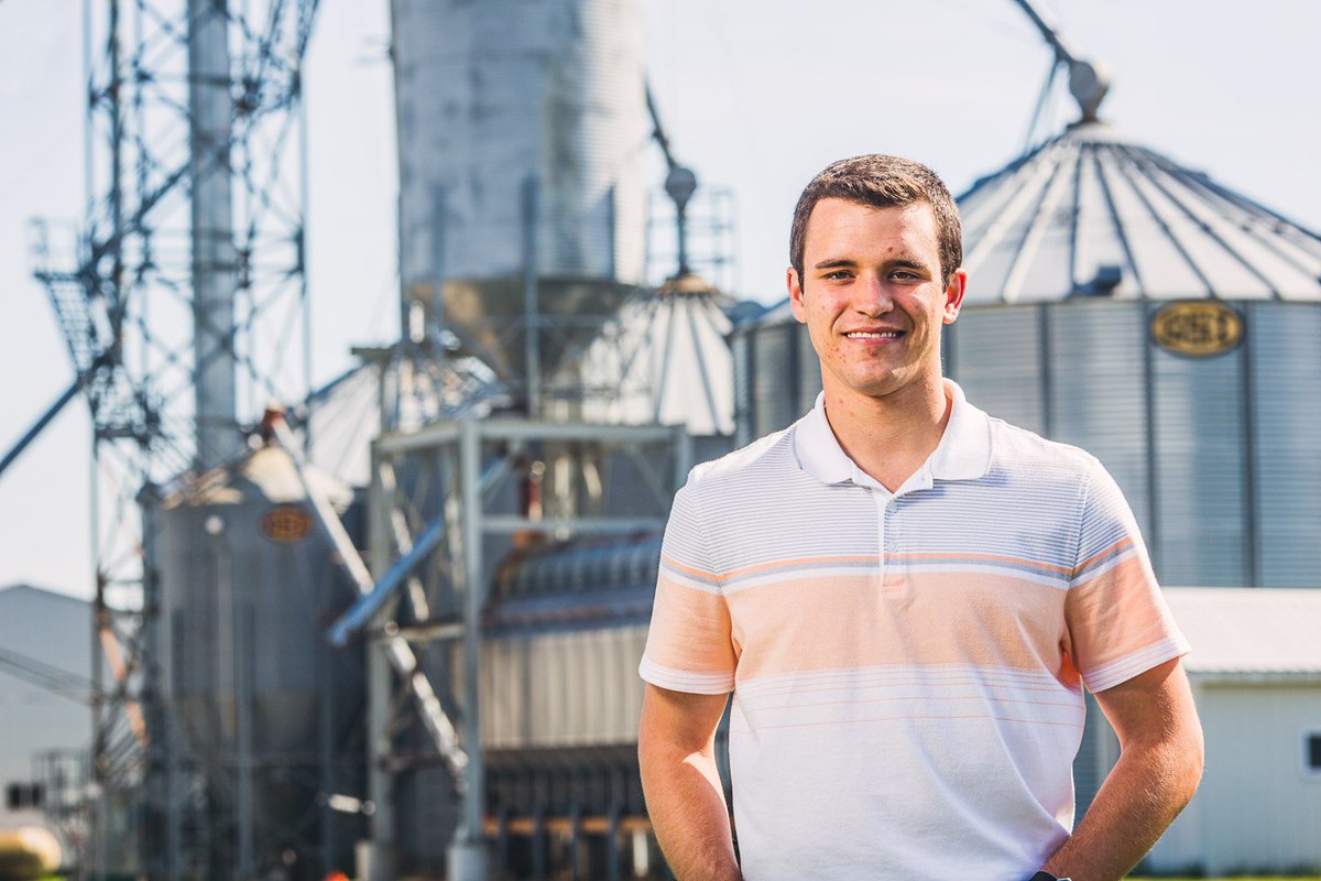SpectrumSeed's tweet photo. Happy Birthday @BrentBudreau and thanks for being such a great part of the Spectrum Non-GMO team! PS: Will there be cake later? #GOnonGMO #growspectrum https://t.co/OyJQRlvVYO