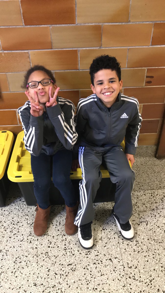 LizzyJo16's tweet photo. When your Ss come to school matching so you comment on how nice they look! Of course their response was “yeah we FaceTimed so we could match!” #duh #toocute #growingupwithawesometechnology https://t.co/Wd6gY488Kd