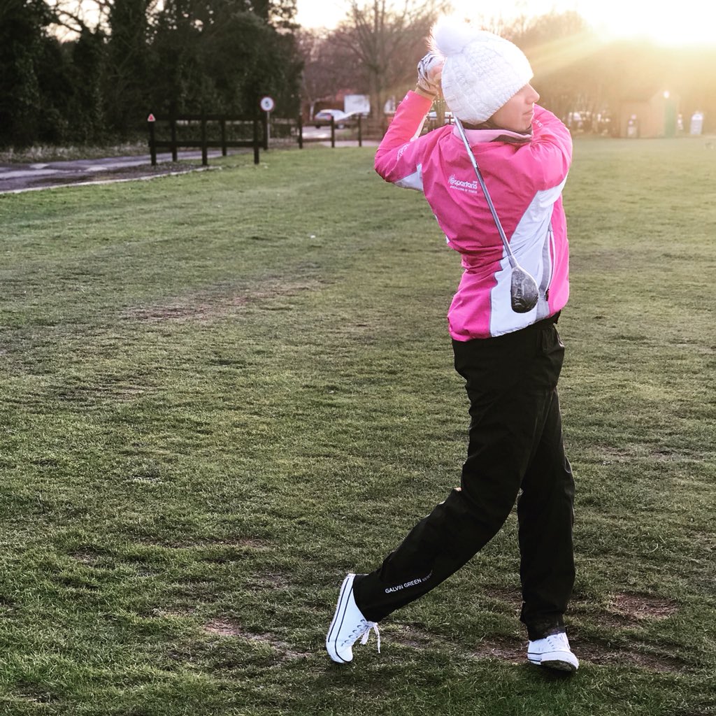 pga_sarah's tweet photo. MorePracticeAfter9Holes👌🏼 #LadyProfessional #pgapro #RoleOnTheSeason 💭⛳️ https://t.co/xMj5YZuC6S