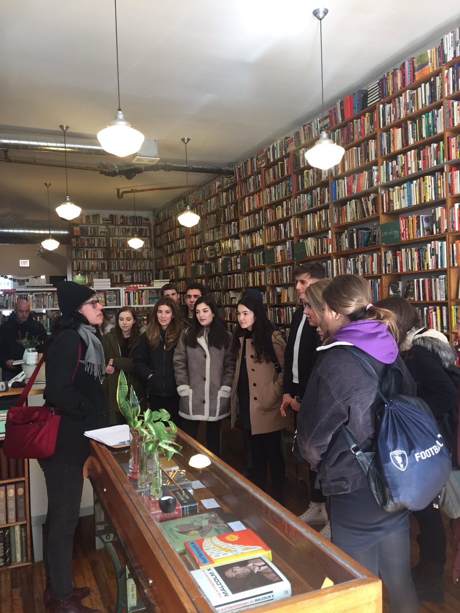 Year 13 Spanish students excited to start our tour of Pilsen at @pilsencommunitybooks <a href="/chicagodetours/">Chicago Detours</a>