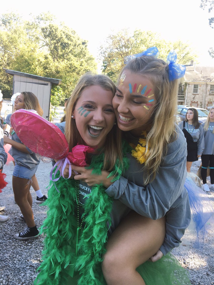 nickolsen97's tweet photo. s/o to the sweetest big &amp; lil in the game ily ily 🌟🌟 #SweetsWeek2018 @WKUSigEp @ChiOmega_WKU https://t.co/AgVFmEwMtC