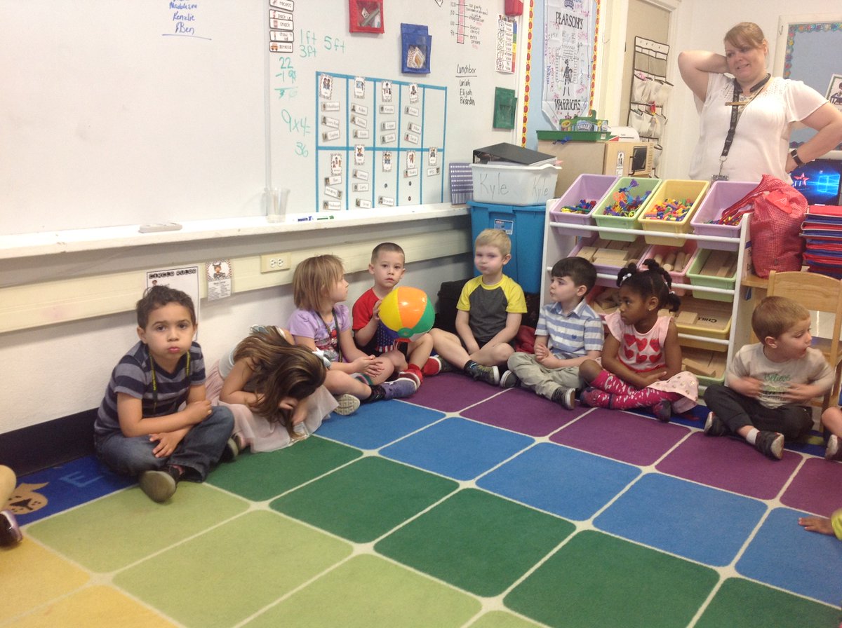 MrsPearson18's tweet photo. Catch the ball, name the letter. @FSHE_PLC #checkforunderstanding #PrettyInPreK https://t.co/xBiE2h26aV