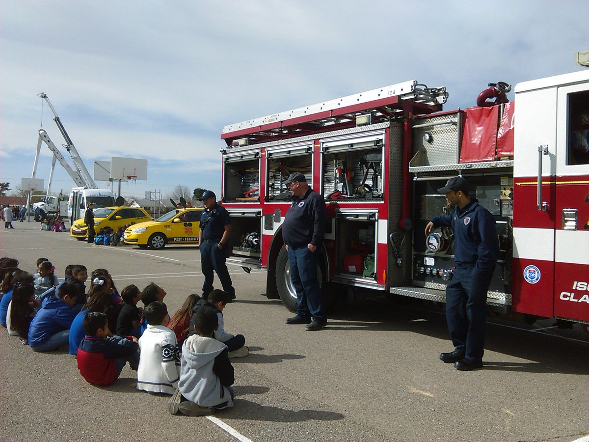 torres2gobold5's tweet image. Firemen making a difference! Thank you! #iamepisd #owlspulltogether #EPFD