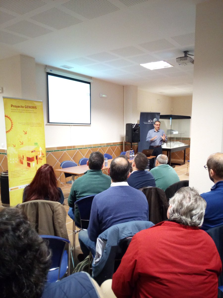 ACAmbientales's tweet photo. Seguimos con el curso del Proyecto #Generis en #Badajoz con un grupo de alumnos fieles e interesados, que ahora escuchan las ayudas a la #EficienciaEnergética Gracias @lacasaqueahorra @TermografiaHQH @Junta_Ex @DipdeBadajoz @viacelere @APPA_Renovables #biodiversidad #empleaverde https://t.co/niq7yyEW4U