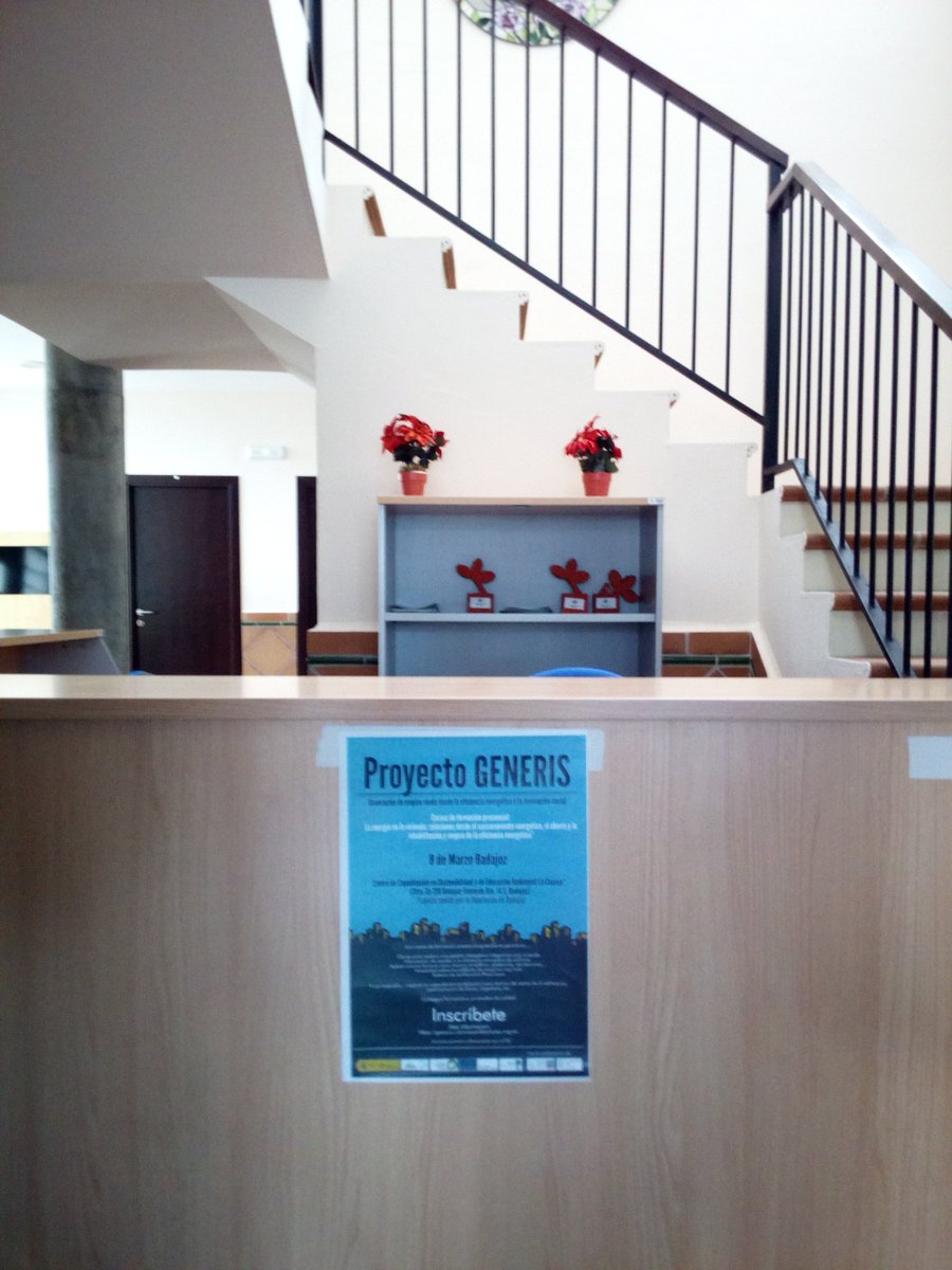 Seguimos con el curso del Proyecto #Generis en #Badajoz con un grupo de alumnos fieles e interesados, que ahora escuchan las ayudas a la #EficienciaEnergética Gracias <a href="/lacasaqueahorra/">La casa que ahorra</a> <a href="/TermografiaHQH/">Termografía HQH</a> <a href="/Junta_Ex/">Junta de Extremadura</a> <a href="/DipdeBadajoz/">Diputación de Badajoz</a> <a href="/viacelere/">Vía Célere</a> <a href="/APPA_Renovables/">APPA Renovables</a> #biodiversidad #empleaverde