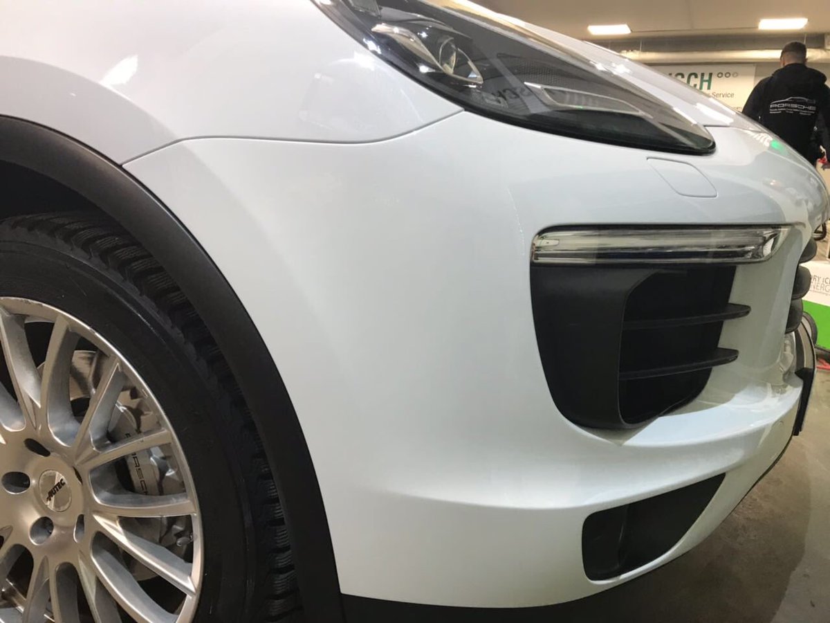 FrischGmbH's tweet photo. #Smartrepair and #paintjob done in less than 24h 👊🏻💨💨 Do your booking at https://t.co/VsAEY7VIq7 @porsche @feinkostkaefer @cayenneclub #cayenne https://t.co/Yoc6l1Irvd