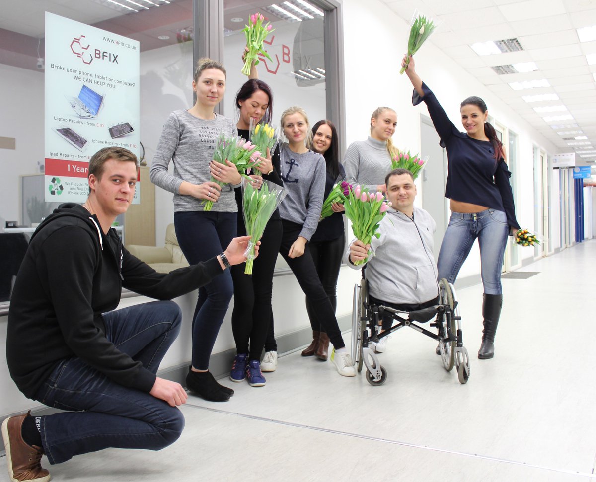 BFixRepairs's tweet photo. Flowers for the ladies on #InternationalWomensDay from the gentlemen at @BFixRepairs! https://t.co/LPIxkEcv7F