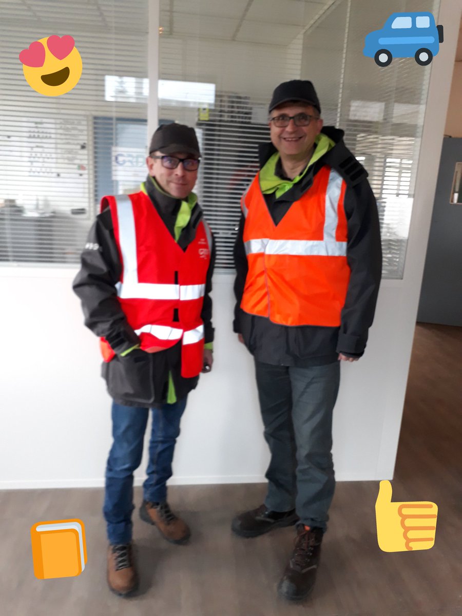 MassatCaroline's tweet photo. @GRDF Qui est DR, qui est UCF??
Aucun des deux bien-sûr! Juste de supers ME de l'AI1CN.  
#Eoai_idf #fierte #GRDFattitude @LTREMEN #titimor https://t.co/b1v790xrnq