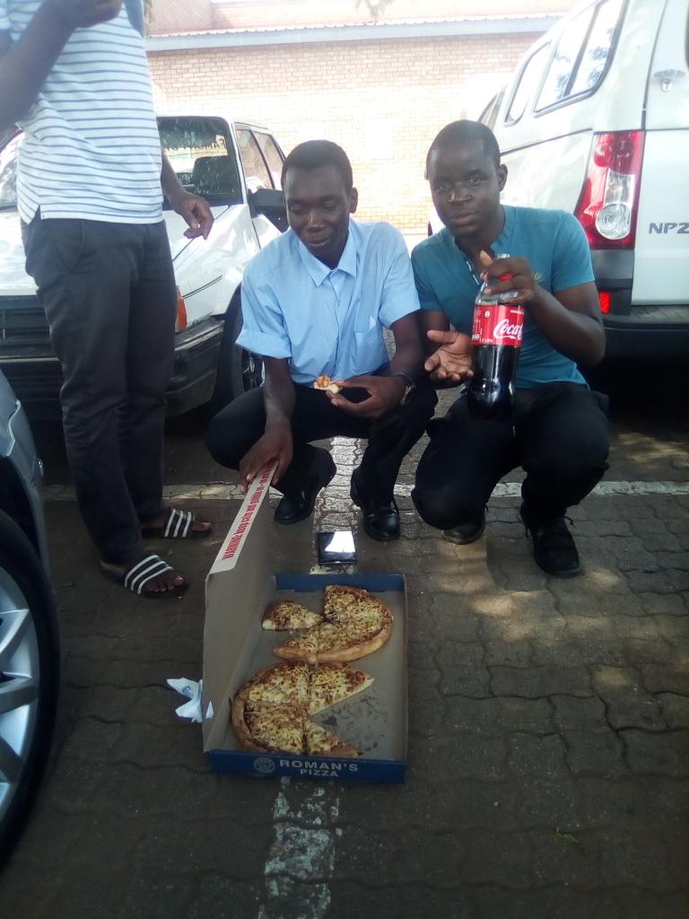 Ghost_NuttySIYA's tweet photo. #2large pizza https://t.co/gGQbakkZol