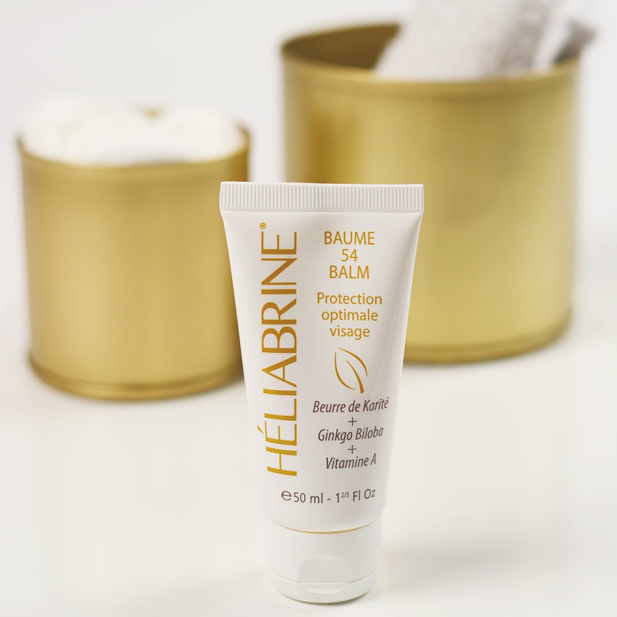 Le Baume 54 d'Héliabrine, à base d'un puissant cocktail de plantes, est un véritable soin réconfort pour la peau. Parfait pour apaiser la peau en hiver! #LaboratoireLarima #Heliabrine