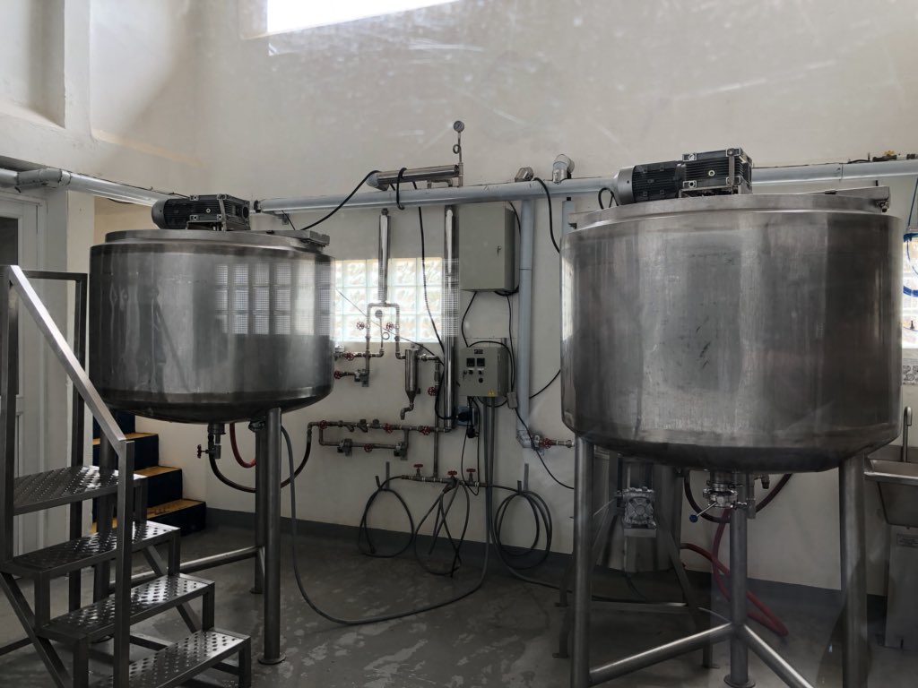 sicsuper's tweet photo. En estos momentos Superintendente @pfrobledo visita fábrica de arequipe de leche de Búfala en Ayapel Córdoba). Conocemos el proceso de crianza y ordeño de las Búfalas y la fabricación del exquisito arequipe BILK®️ https://t.co/1sMMibKWEK