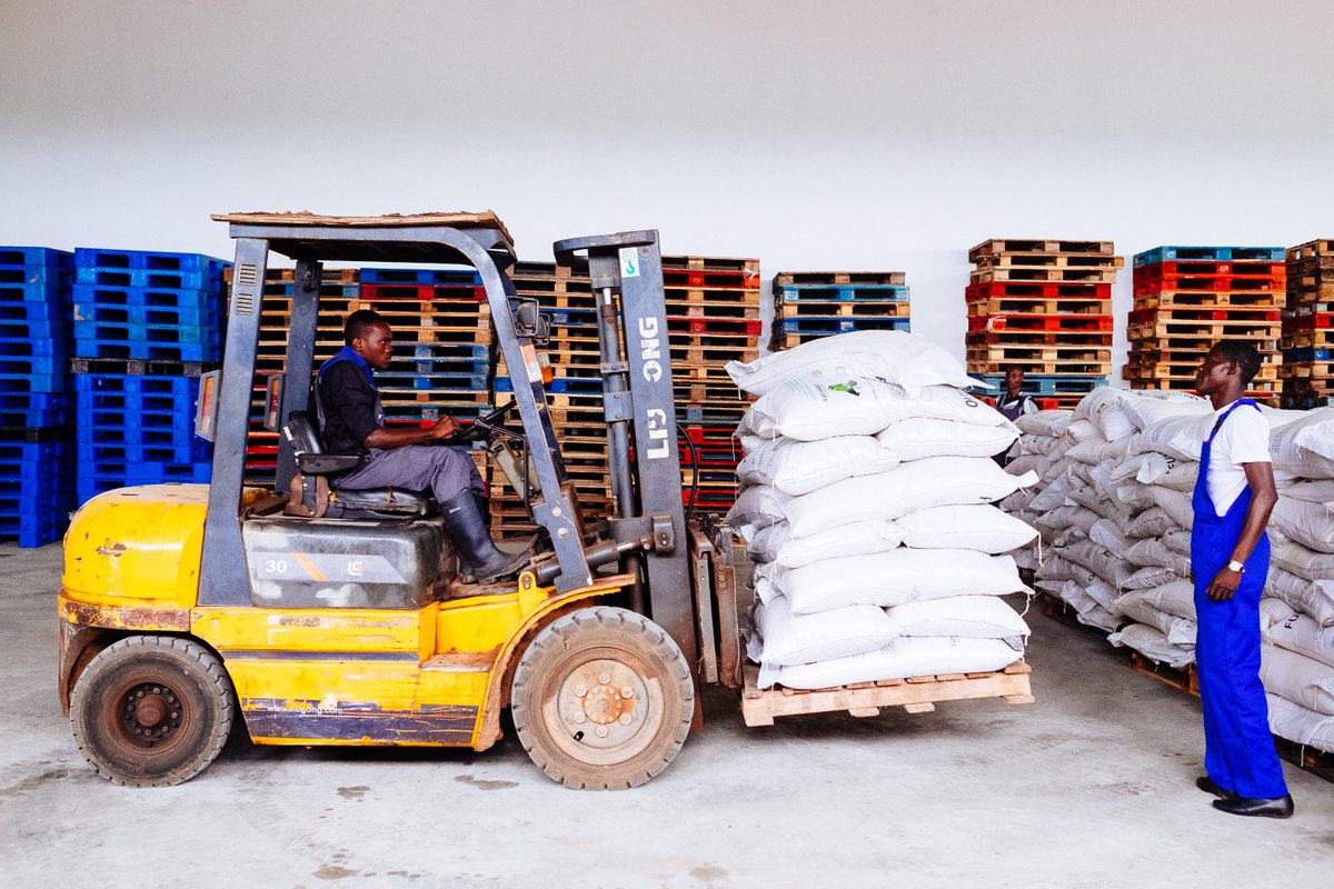 Você sabia que entre  2017-2018 o projecto Fazangola produziu 9000 toneladas de milho?  Pois saiba que a  produção é  3 vezes maior ao montante produzido entre 2015-2016 sob a gestão anterior.